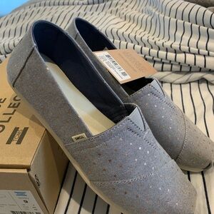 Tom’s Women’s SlipOn Canvas Shoes New Sz 9 RoseGold Metallic Dots Blue Chambray